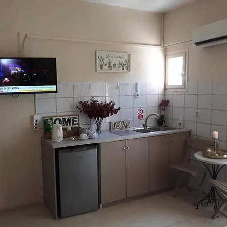 Kitchenette Pool 5