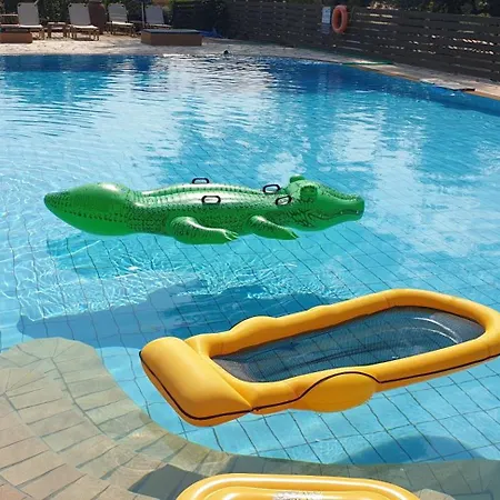 Kitchenette Pool 5 3*