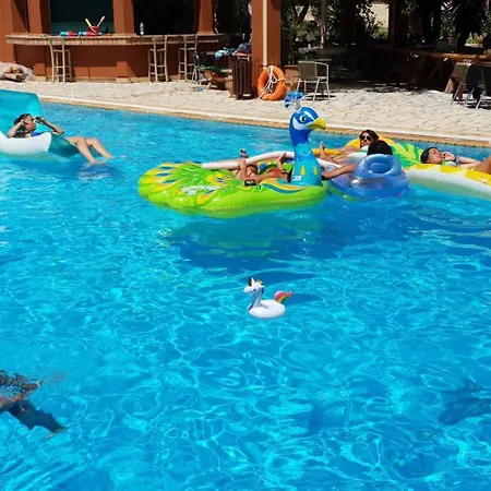 Kitchenette Pool 5 3*